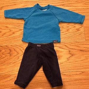 Patagonia Light and Navy blue fleece set 3-6mo